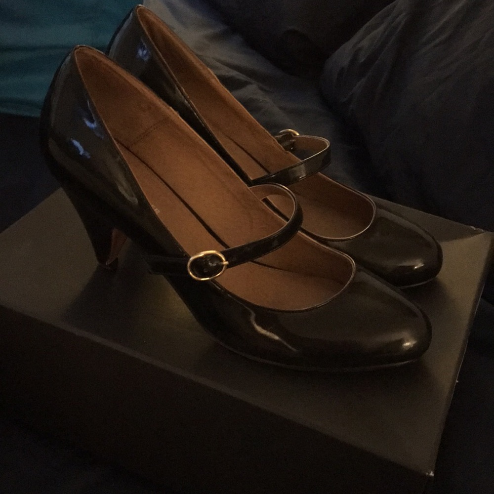 Black patent leather Mary Janes